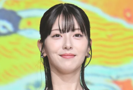 浜辺美波の画像